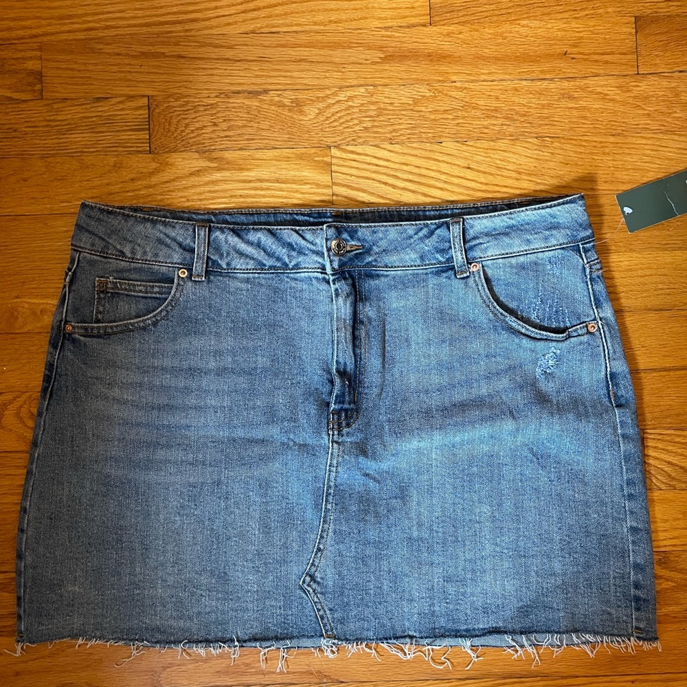 NEW WITH TAGS denim mini skirt, size 18